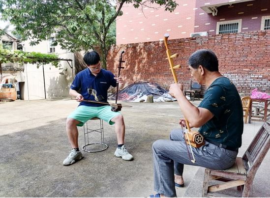 东南大学大学生志愿者探索原生态民族文化