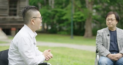 内田義崇(左)和堀井昭洋(右)