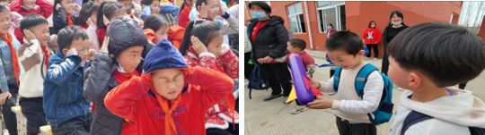 害怕气球会爆炸而堵住耳朵的孩子们<左> 因得到“探梦”气球火箭而欣喜不已的孩子<右>