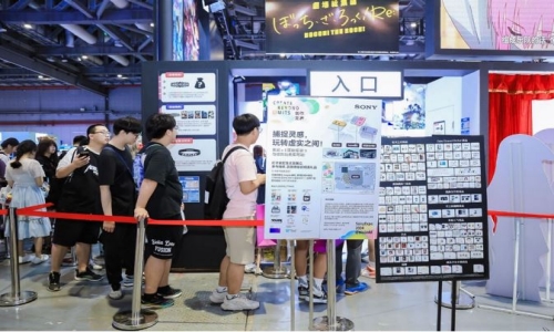 动画粉丝参与展台活动