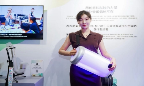 游戏达人女流体验悠如(YURU)乐器