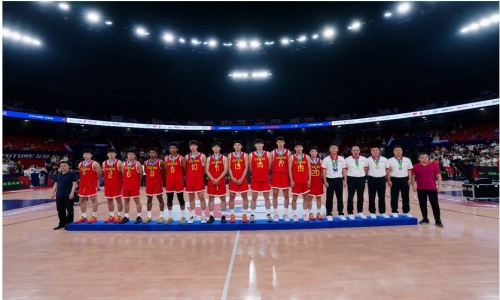 亚军队——中国国家U18男篮队