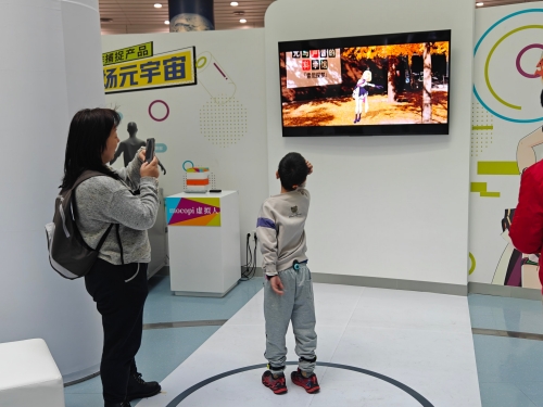 参观者体验Mocopi