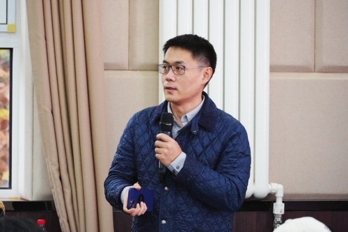 沙龙主持人艾胜英老师做活动总结