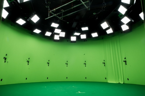 清澄白河BASE的VP影棚（上）和体积捕捉影棚（下）。体积捕捉影棚于2022年安装在VP影棚旁边，2023年VP影棚得到了升级，增加了扩展的LED屏幕等