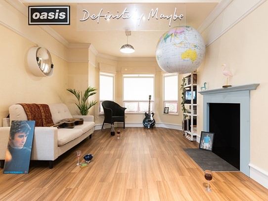 场地内有一个以Oasis专辑封面为模板制作的打卡点，同时在FavoriteSpace中重现