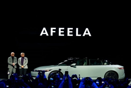 十时裕树与水野泰秀（索尼本田移动公司董事长兼首席执行官）