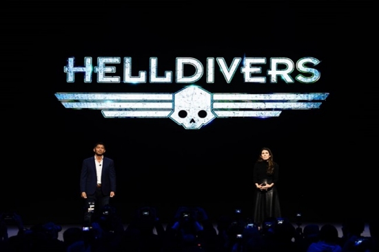 Asad Qizilbash（PlayStation Productions负责人）和Ashley Brucks（Screen Gems总裁）