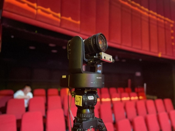 3台ILME-FR7采用“三角覆盖”机位布局策略