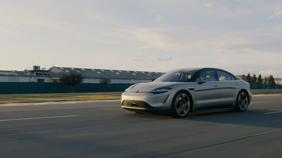 VISION-S在公开道路行驶