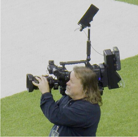 使用支持5G的摄像机进行拍摄,并以无线方式传输画面